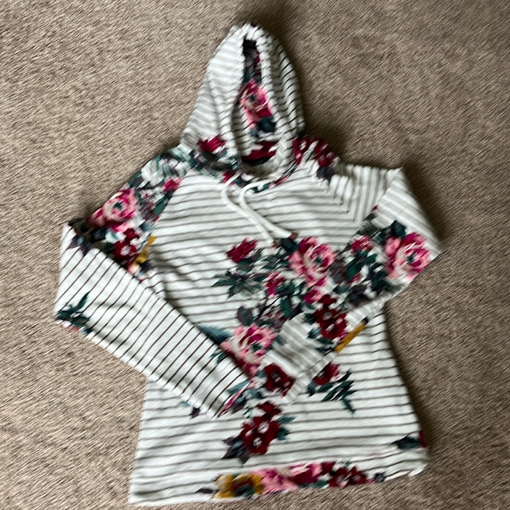 Hooded pullover top